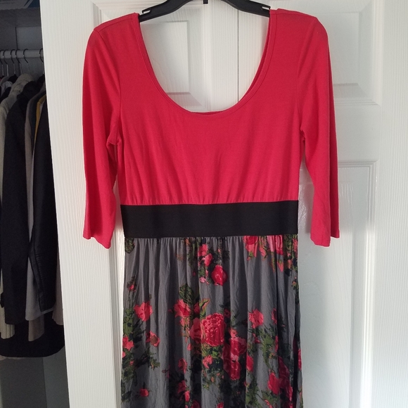 Clothes - Picture 4 of 4